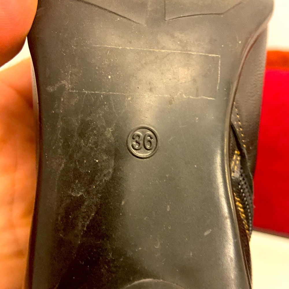 Tall leather boots in black - Picture 3 of 5